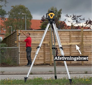 Støjhegn: Mål op til højden på stolperne. Støjhegn: Mål op til højden på stolperne.
